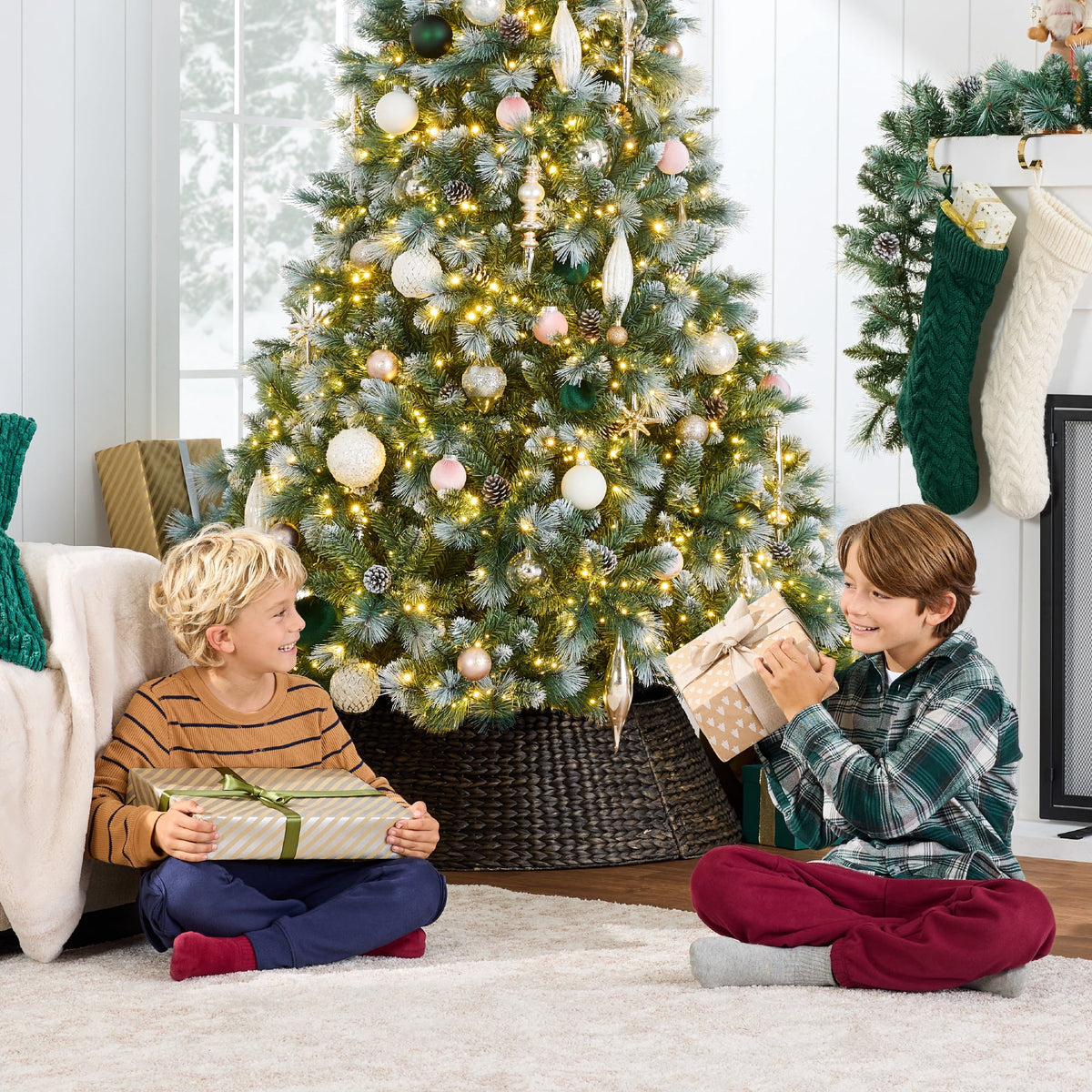 Best Choice Products 6ft Pre-Lit Frosted Scotch Pine Christmas Tree w/ 946 Branch Tips, 250 2-in-1 LED Lights