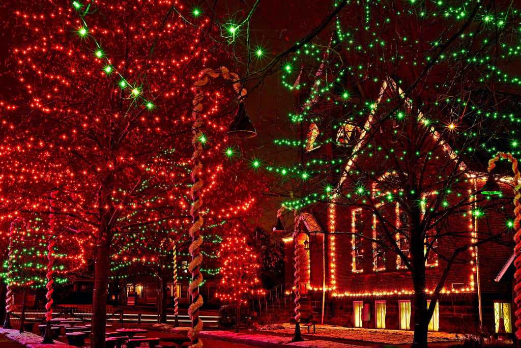 612 Vermont 100 White LED Christmas Lights on a White Wire Cord, UL Approved for Indoor and Outdoor Use, Lighted Length 18.5 Feet, Total Length 20.8 Feet, Connect Up to 27 Sets End to End