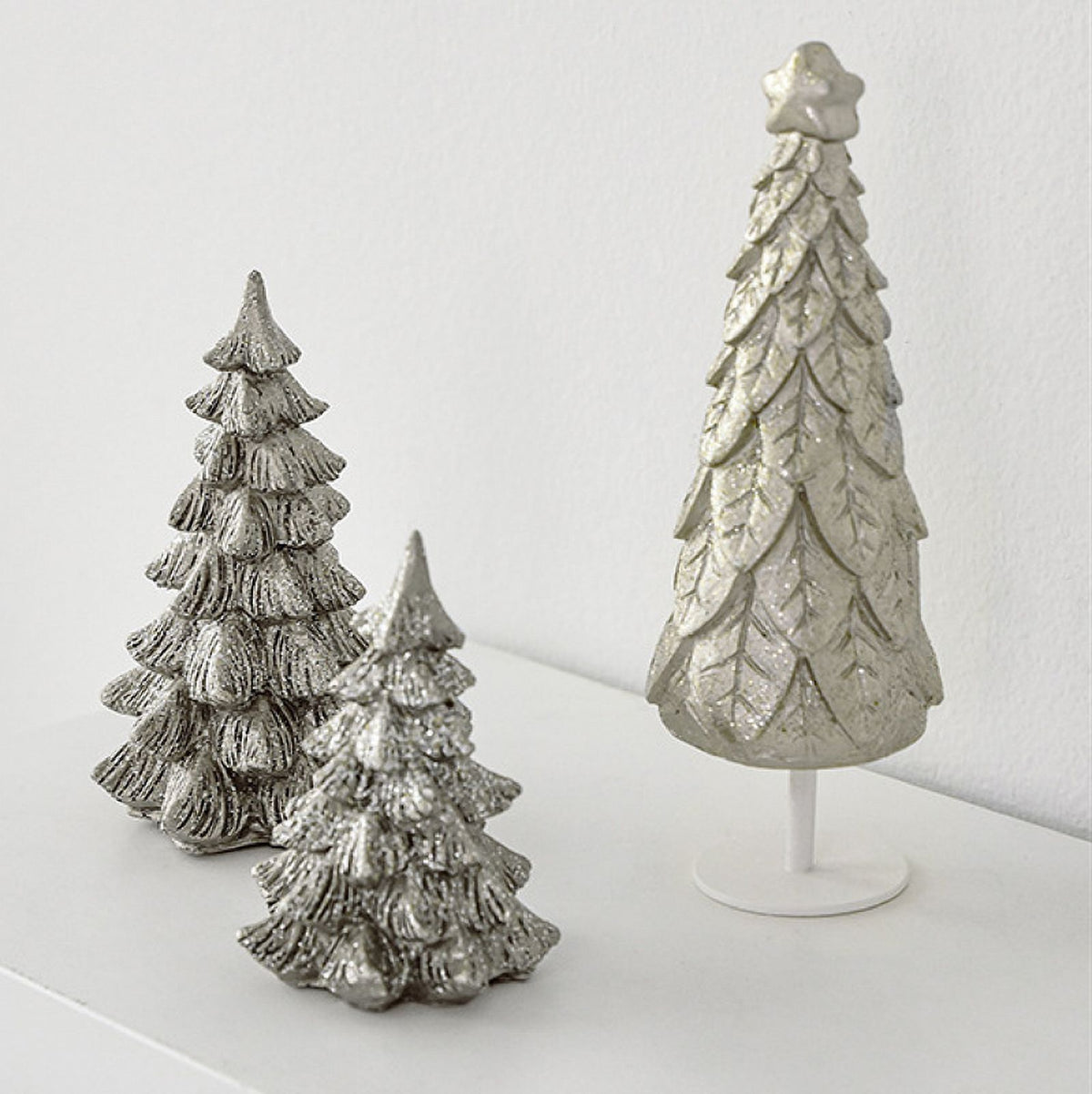 Christmas Tree Figurines, Small Resin Christmas Tree Home Decor, Tabletop Christmas Tree, Decorative Xmas Trees for Christmas Decorations Indoor Mantle Centerpieces