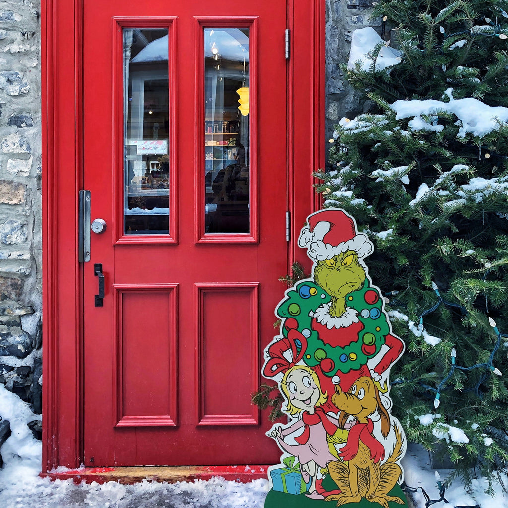 Dr. Seuss The Grinch, Cindy‑Lou & Max Christmas MDF Greeter – 28 Inch Holiday Decoration