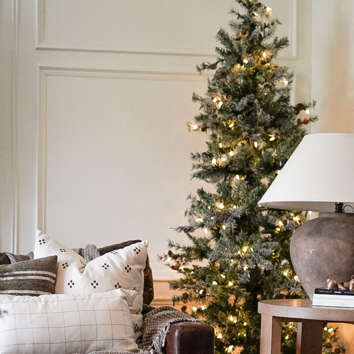 Fraser Hill Farm 9-Ft. Buffalo Fir Slim Artificial Christmas Tree, FFBF090-0SN