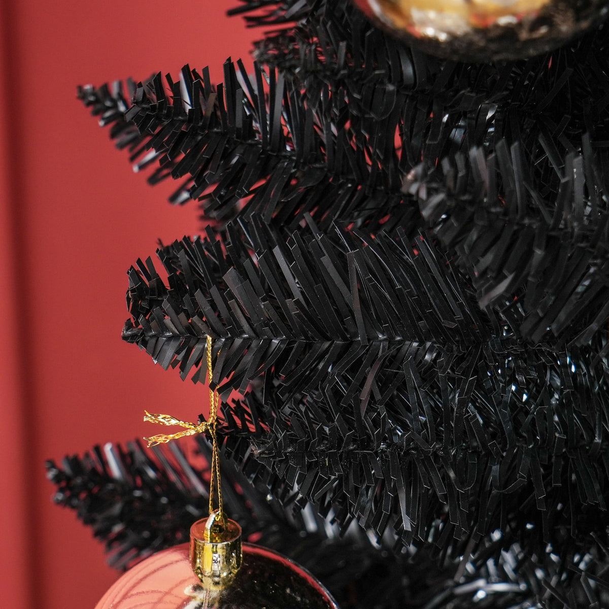 HOMCOM 8' Artificial Christmas Tree Holiday Home Décor, 618 Tips, Black