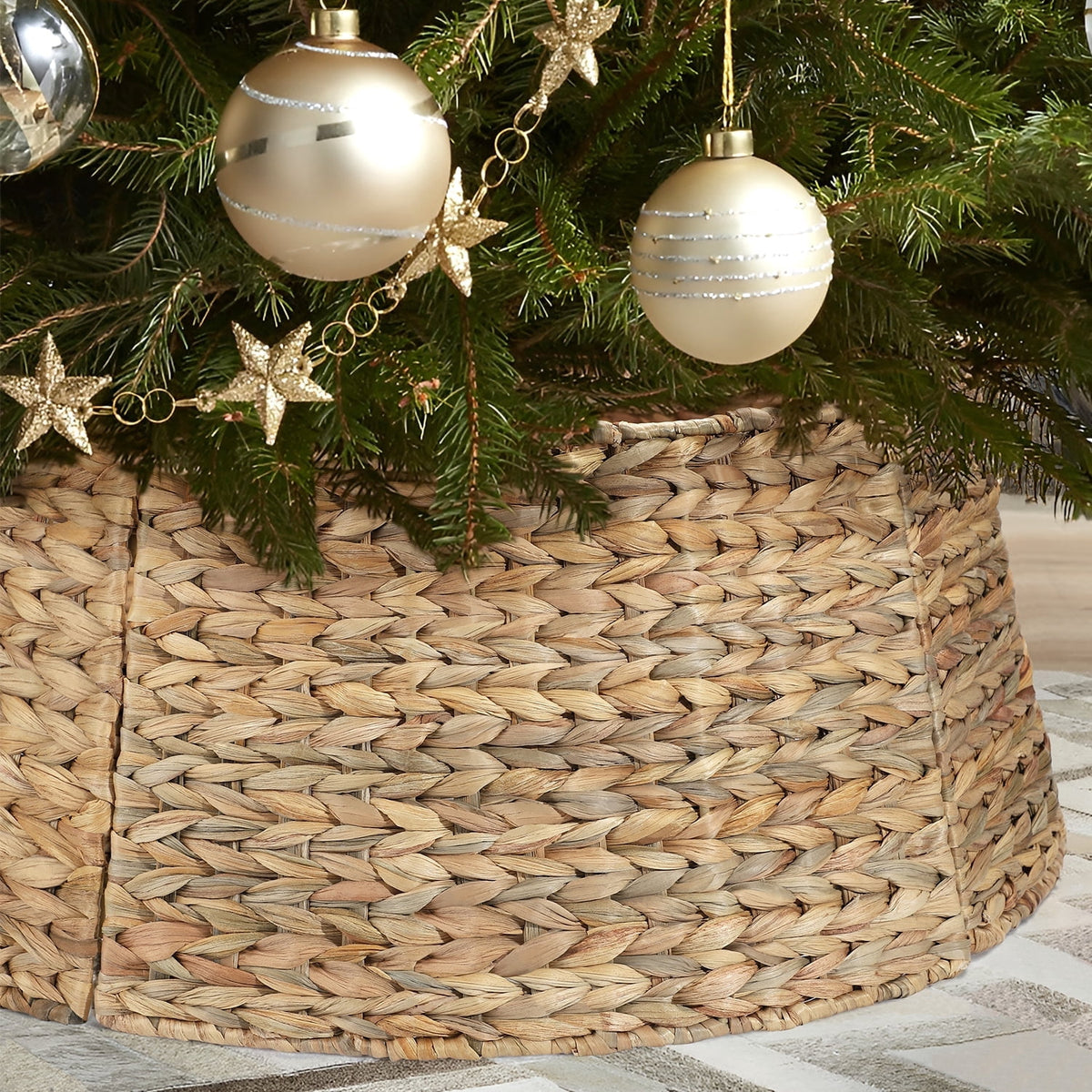 Ayieyill 26in Woven Hyacinth Christmas Tree Collar, Christmas Tree Decorations, Tree Skirt Accessory w/ Cord Cut-Out | Natural
