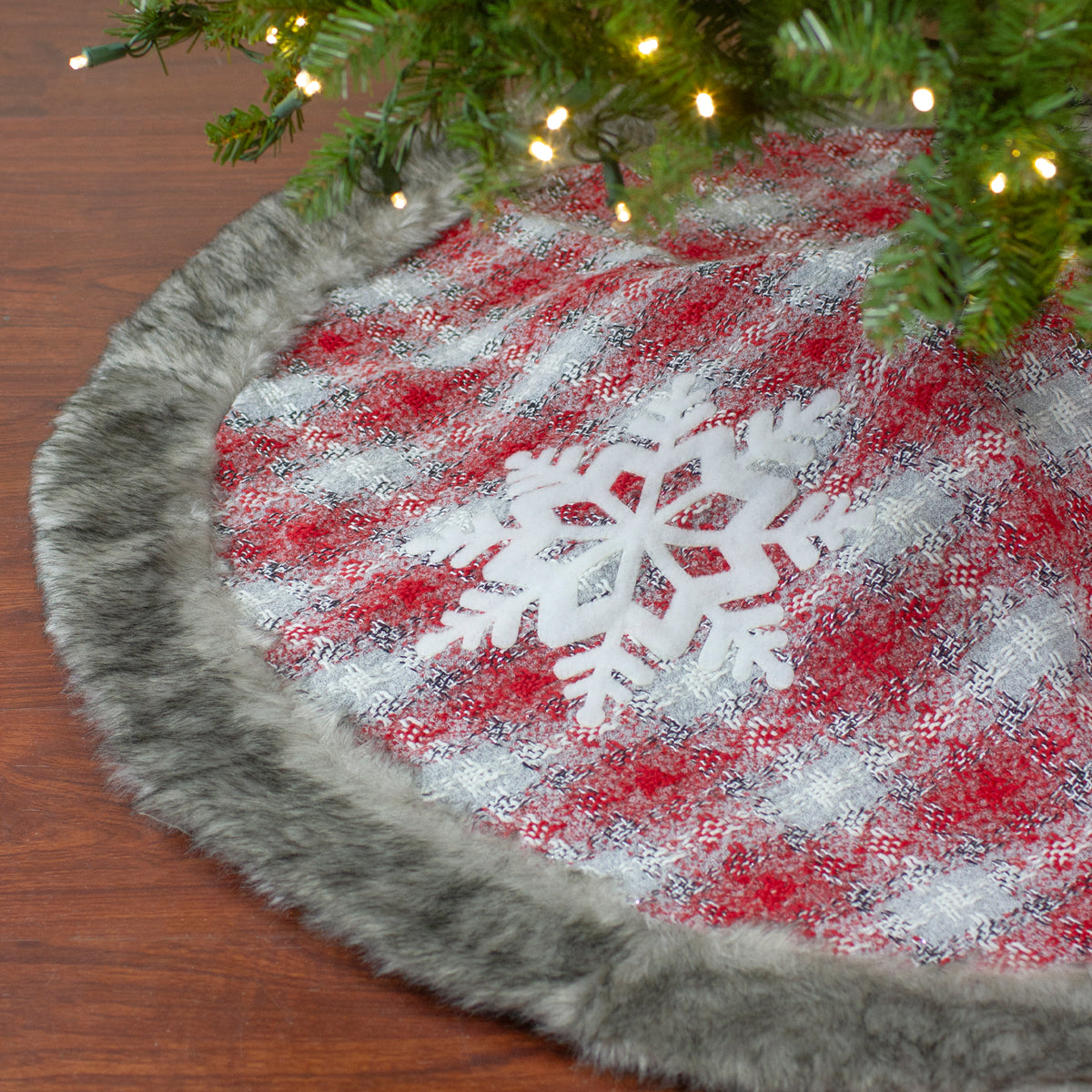 Northlight 48" Red and White Plaid Christmas Tree Skirt with Snowflake