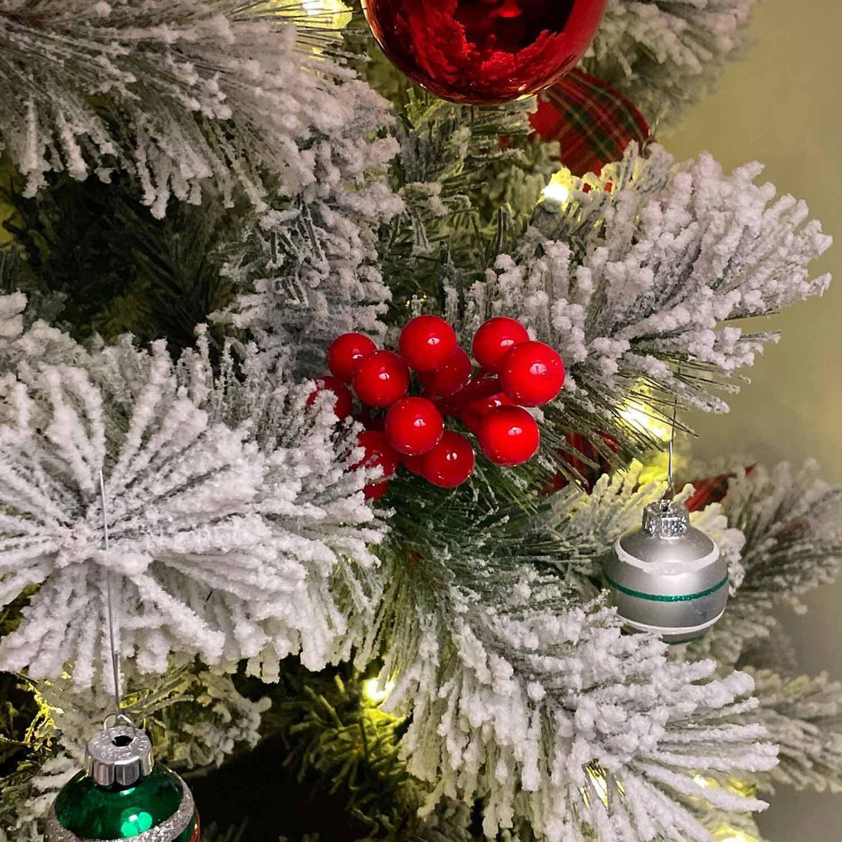 Artificial Red Berry, 30 Pack Holly Christmas Tree Berries Stems for Christmas Tree Decorations, Crafts, Holiday and Home Decor (Red)