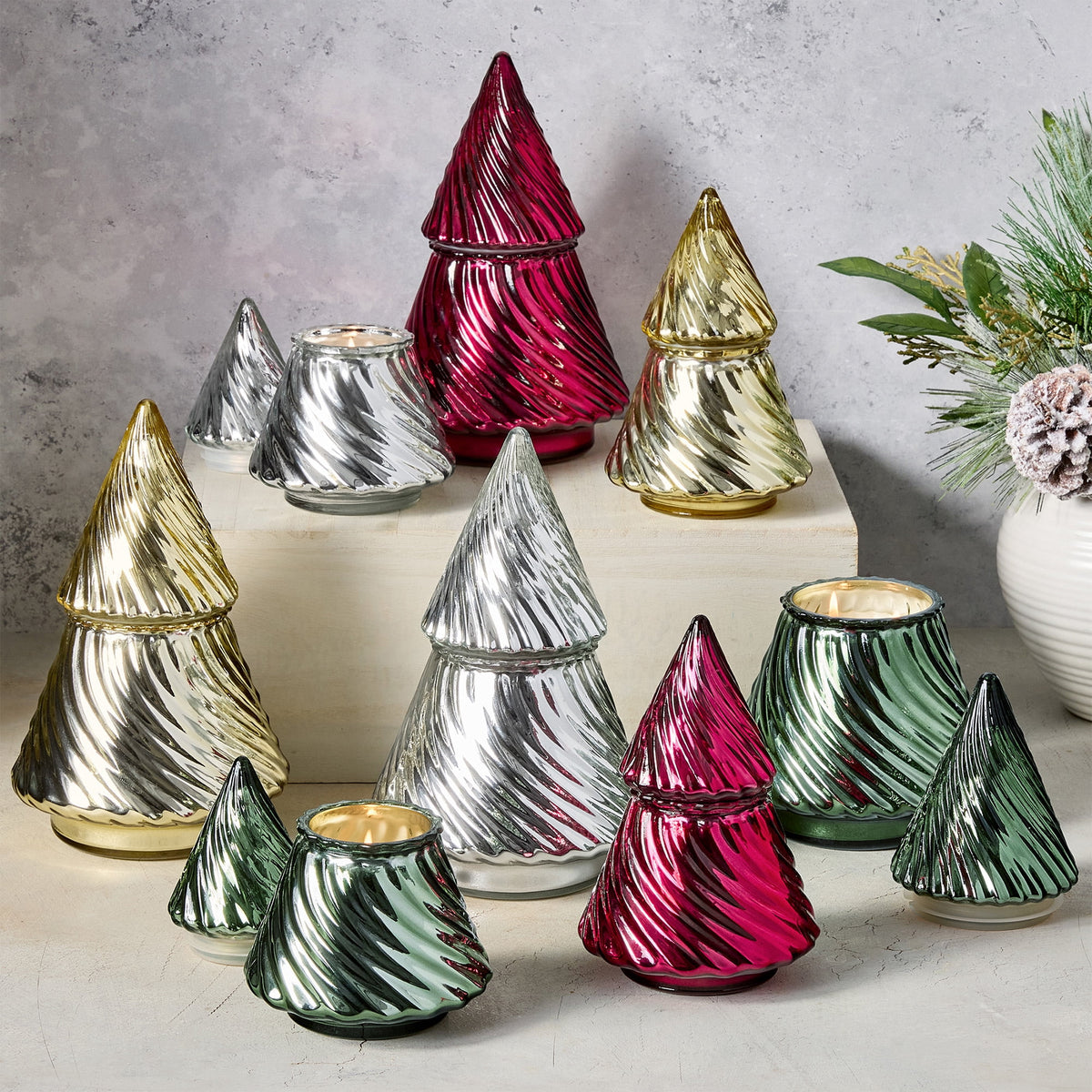 Better Homes & Gardens 1-Wick Glass Christmas Tree Candle, Silver Birch & Snow, 8 oz
