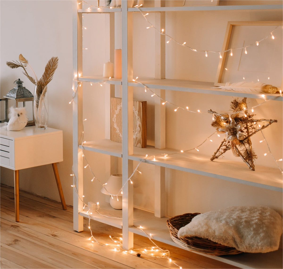 612 Vermont 100 White LED Christmas Lights on a White Wire Cord, UL Approved for Indoor and Outdoor Use, Lighted Length 18.5 Feet, Total Length 20.8 Feet, Connect Up to 27 Sets End to End