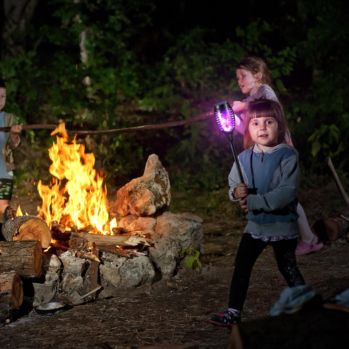 Toodour Outdoor Solar Lights, 6 Pack LED Solar Torch Lights with Flickering Flame, Waterproof Halloween Decoration for Patio Lawn Yard Pathway Garden