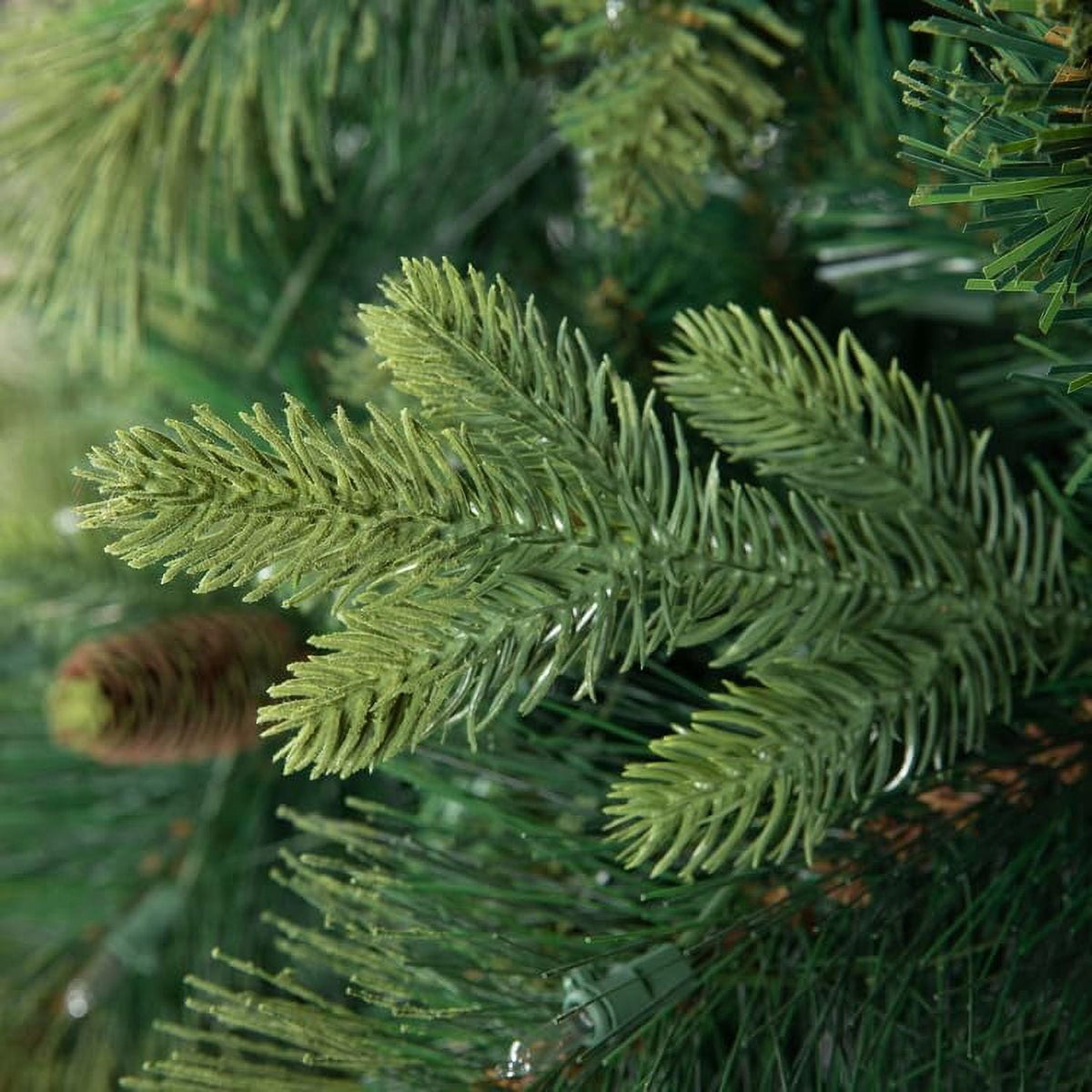 Naomi Home 7.5ft Christmas Tree with Lights, Realistic Traditional Christmas Tree Prelit with Pine Cones, Foot Pedal 1556 Branch Tips, 750 Warm Lights and Metal Stand, Aritificial Christmas Tree